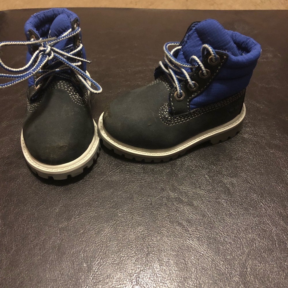Toddler boys timberland boots. Size 4.